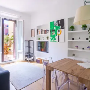 Centrale-loreto Con Terrazzo , Milano Italia